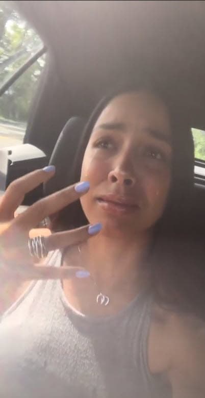Además de escribir un emotivo mensaje en Instagram, publicó un video donde no puede contener las lágrimas y envió un mensaje a la familia de la cantante: "Quiero que sus familiares sepan que tenían una hija espectacular, una hermana o una prima espectacular".