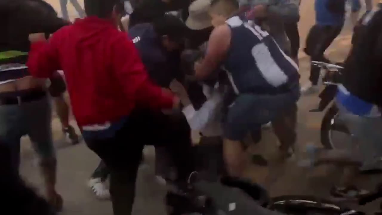 ¡Lamentable! se desata la violencia previo al juego entre Comunicaciones y Rayados