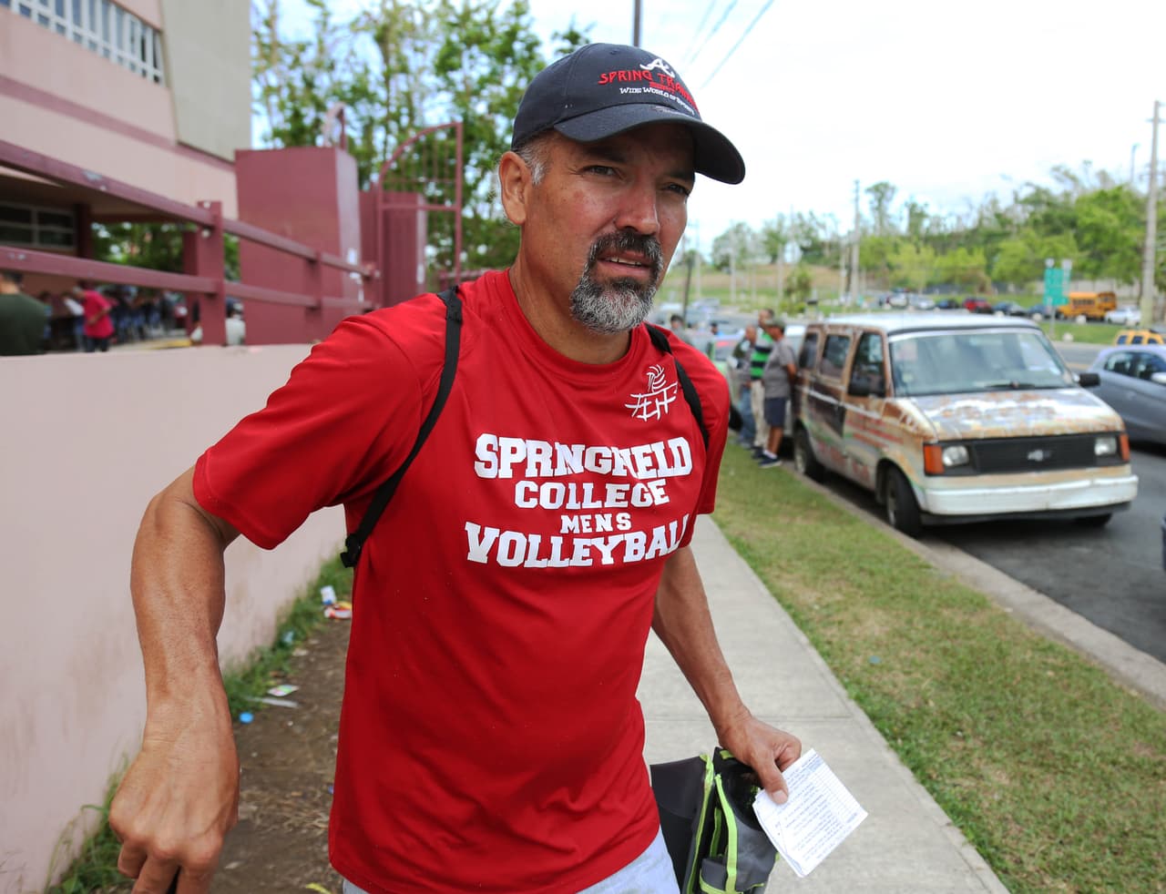 "Es doloroso porque mentalmente uno también se afecta. Tenemos que pagar deudas. Así está la vida aquí en Puerto Rico", sostuvo René Vega Santiago, de Corozal.