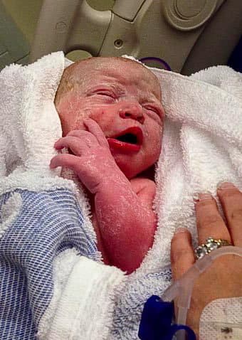 Michelle ahora puede disfrutar de su bebé. ¡Porque ella no quería dejarla!