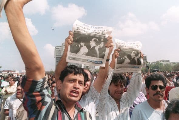 Jorge Serrano Elías, ex presidente de Guatemala También se encuentra en Panamá en calidad de asilado Jorge Serrano Elías (1990-1993), a quien el mes pasado una Sala de Apelaciones de su país anuló la orden internacional de captura y petición de extradición emitida hace veinte años. En la aimagen, protestas durante su mandato, con su imagen en la primera pagina del periódico.