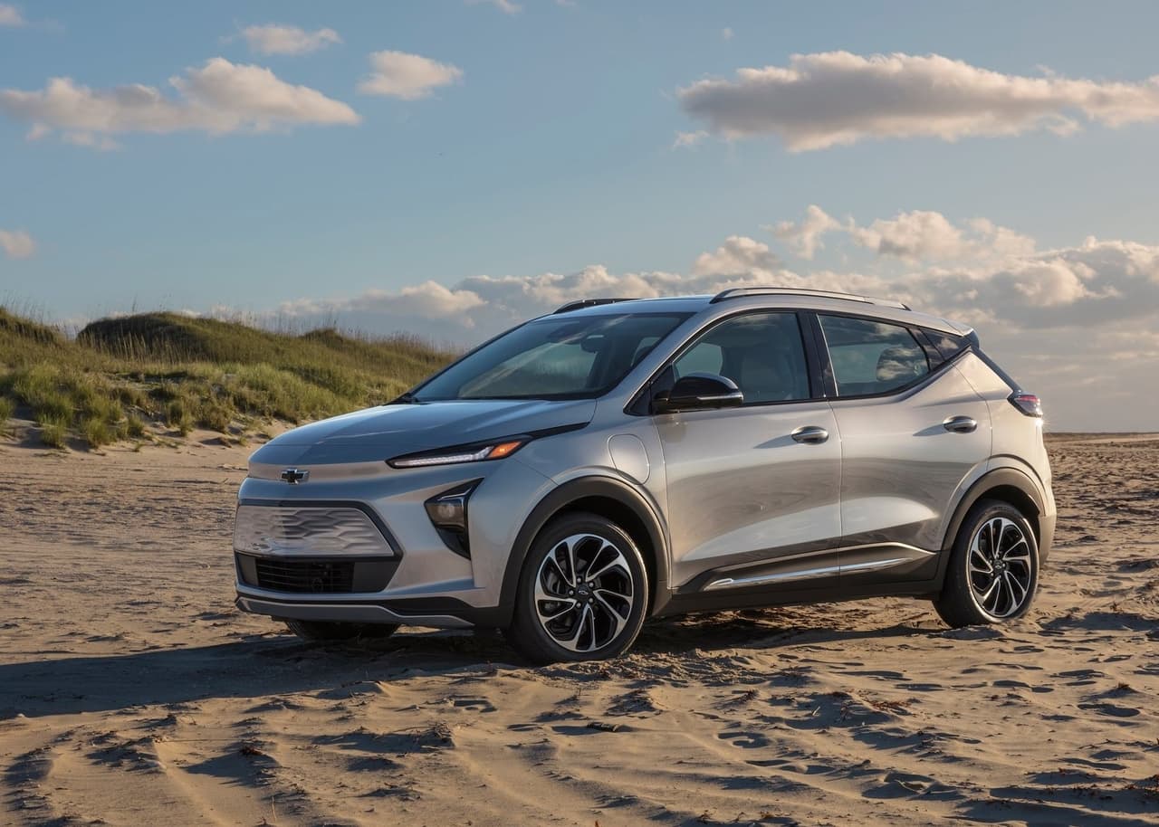 El equipo de 
<a href="https://www.univision.com/carros"><u>Univision A Bordo</u></a> recientemente tuvo la oportunidad de conversar con Chamorro, a quien se le pidió un mensaje dedicado a aquellos hispanos que buscan oportunidades tanto para salir adelante como para dejar un impacto positivo en su comunidad. Esto fue lo que nos dijo: 
<br>
<br>“Yo soy un buen ejemplo en el sentido de que el mundo está disponible, de que hay oportunidades. Mi consejo para todos es intentar ser siempre su mejor versión. Ofrecerte para cada oportunidad que venga en el camino y decir ‘yo lo puedo hacer, yo quiero aprender, yo quiero tomar esta oportunidad’, así sea un poco más de trabajo o sacrificio, porque normalmente las oportunidades se dan a aquellos que tienen esas características y que se mueven con un cierto criterio meritocrático de dar su mejor esfuerzo y recibir de golpe mejores oportunidades. Invito a todos a pensar en ese sentido”.
<br>
<br>
<a href="https://www.univision.com/carros/chevrolet-silverado-zr2-2022-la-nueva-version-off-road-de-su-famosa-pickup-video"><u>Chevrolet Silverado ZR2 2022: la nueva versión off-road de su famosa pickup</u></a>