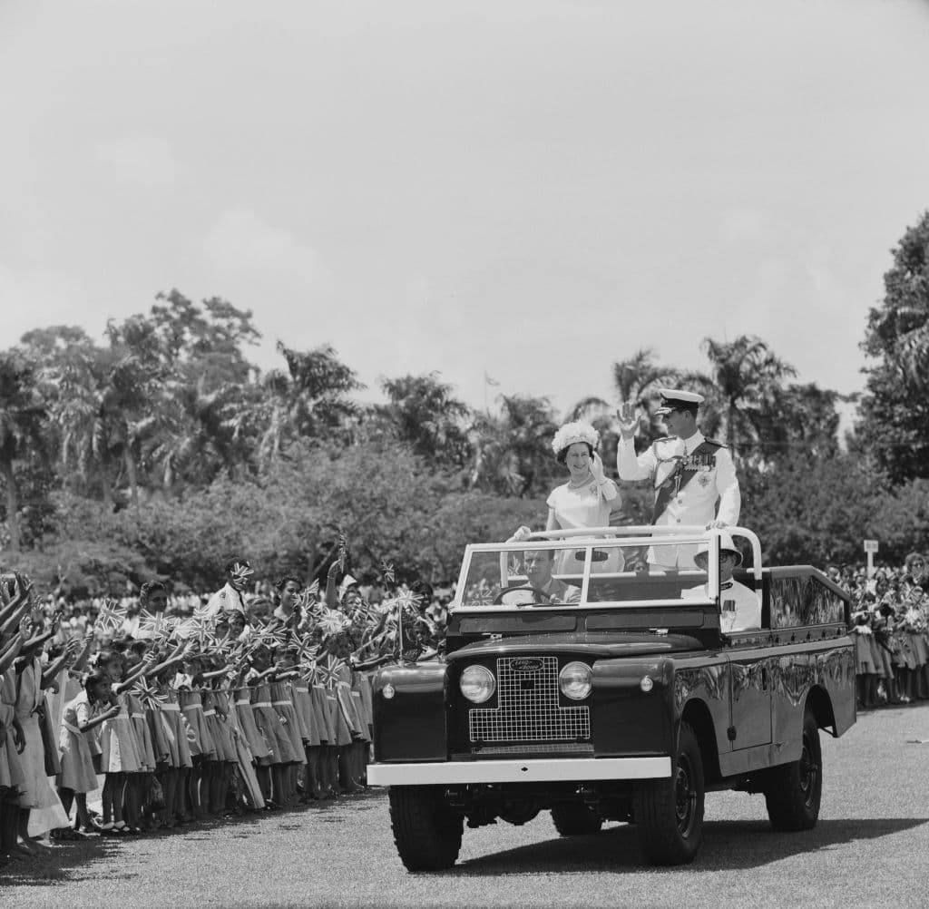 El duque de Edimburgo 
<b><a href="https://www.univision.com/entretenimiento/realeza/ofrecen-hasta-85-000-dolares-por-vidrios-y-otros-restos-del-choque-del-principe-philip-fotos" target="_blank">era un apasionado de los autos</a></b> y junto a un equipo de ingenieros ayudó a crear una Land Rover modificada. 
<br>