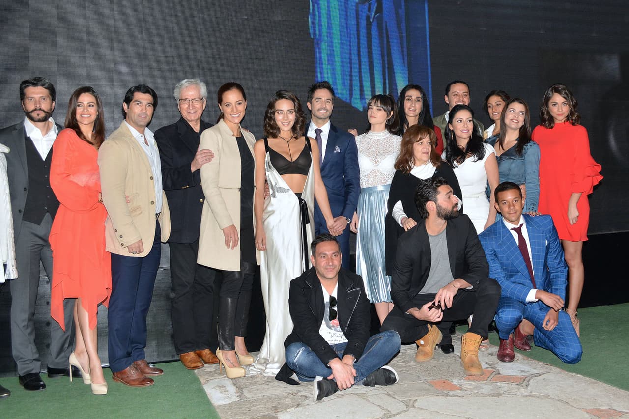 El elenco está conformado por Marcelo Córdoba, Nuria Bages, Luz Elena González, Arturo Carmona, Carlos Bracho, Alejandro Ibarra, Fabiola Guajardo, Pierre Angelo, Bárbara Torres, Lisset, Marialicia Delgado, Alfredo Gatica, Sugey Abrego, Sachi Tamachiro, Pierre Luis, Gonzalo Peña, Rebeca Mankita, Iván Amozorrutia, Diego Escalona y Marlene Kalb, sólo por mencionar algunos.