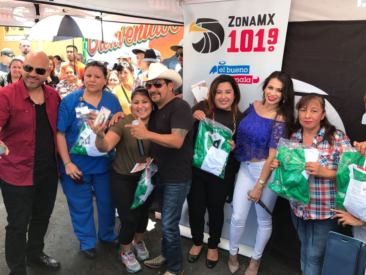 Raúl 'El Pelón', Carla Medrano y El Feo felices de compartir con sus oyentes en Santa Ana.
