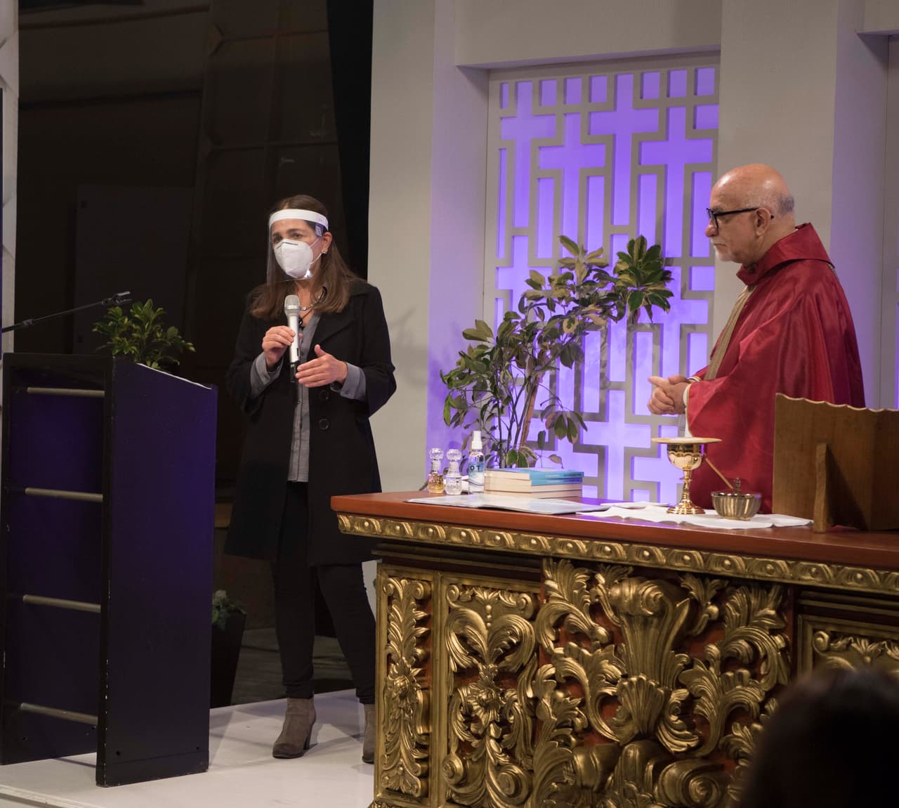 El pasado 29 de junio la producción de la telenovela 
<b>'Vencer el desamor'</b> ofició una ceremonia religiosa para bendecir el proyecto.
<br>