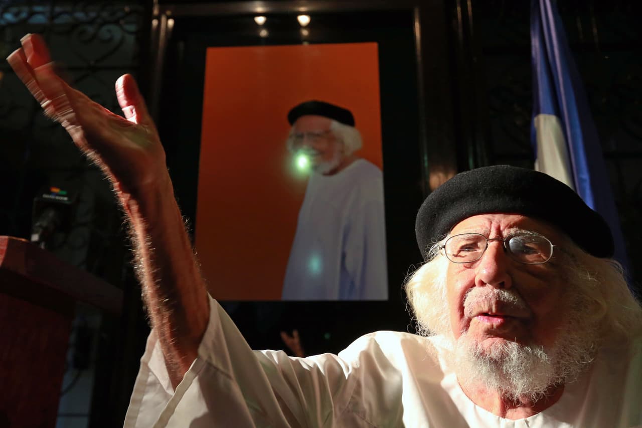 ¿Por qué Nicaragua le pone una costosa multa al poeta y sacerdote Ernesto Cardenal?
