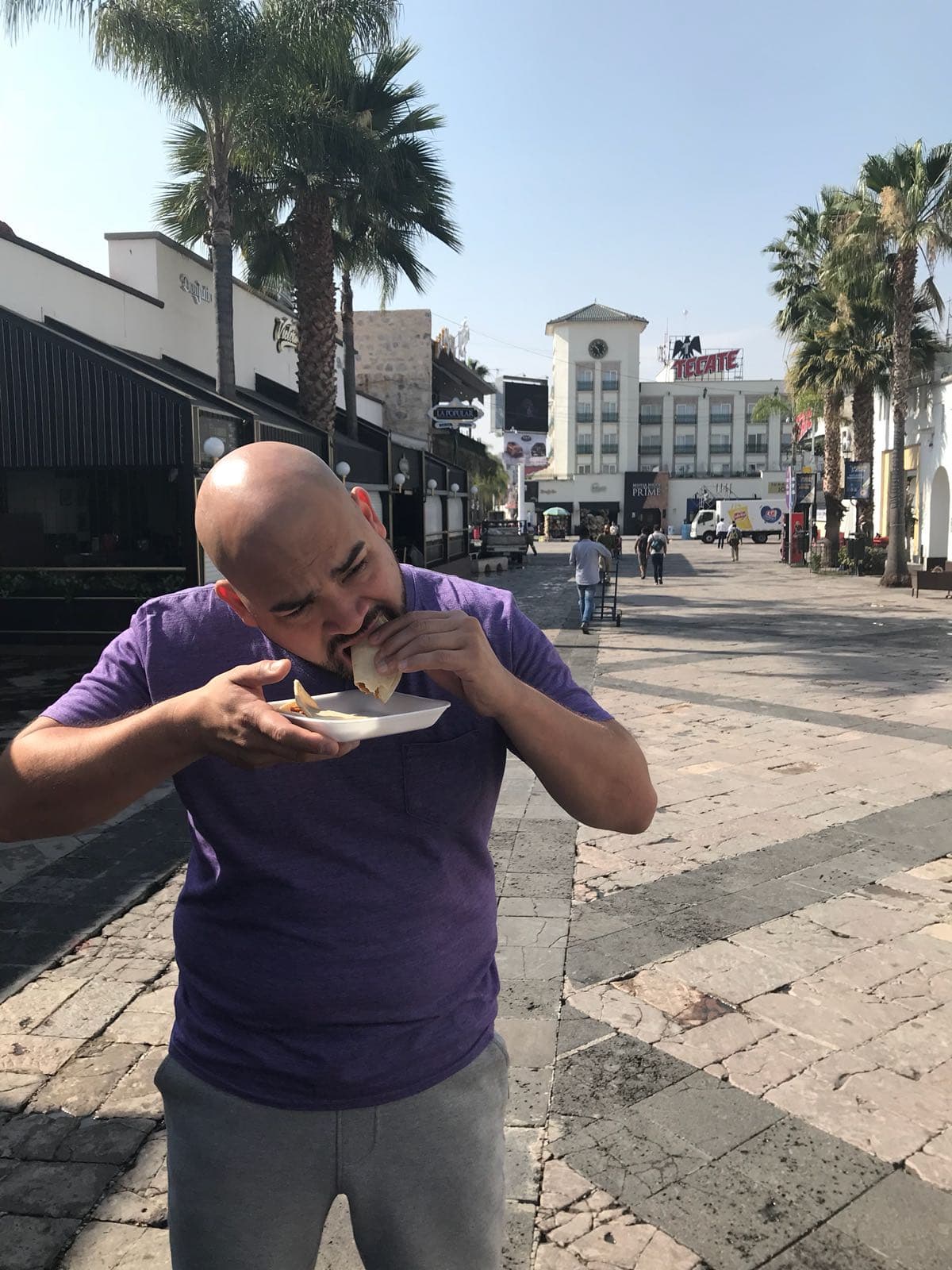 ¡No pos' wow! ¿Otra vez comiendo?