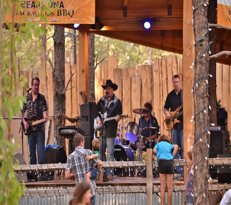 Con música country en vivo durante todo el día, los pequeños podrán disfrutar de todo tipo de actividades.