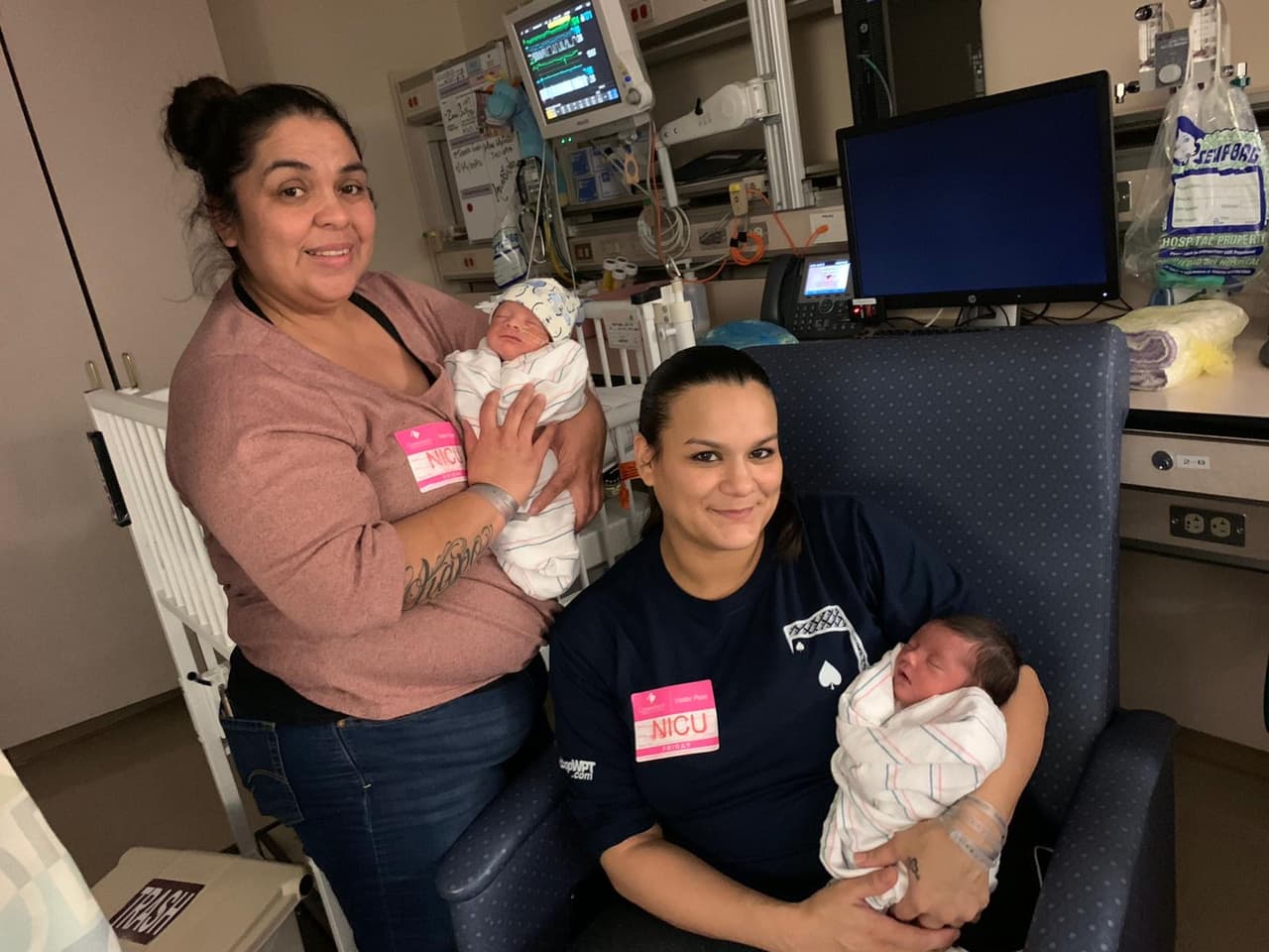 Dos madres que tuvieron partos múltiples.