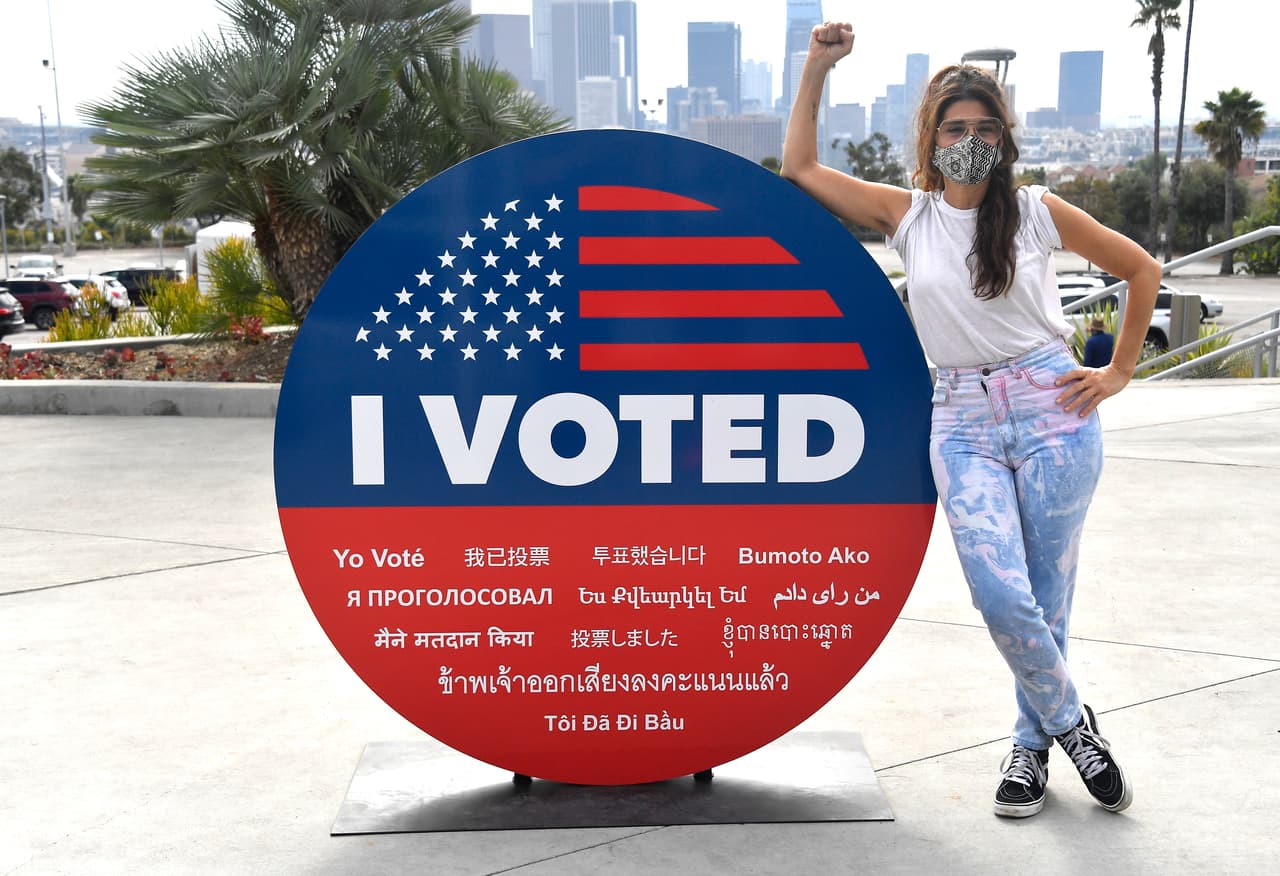 "Una gran fuerza": Los jóvenes latinos serán claves en las elecciones de California