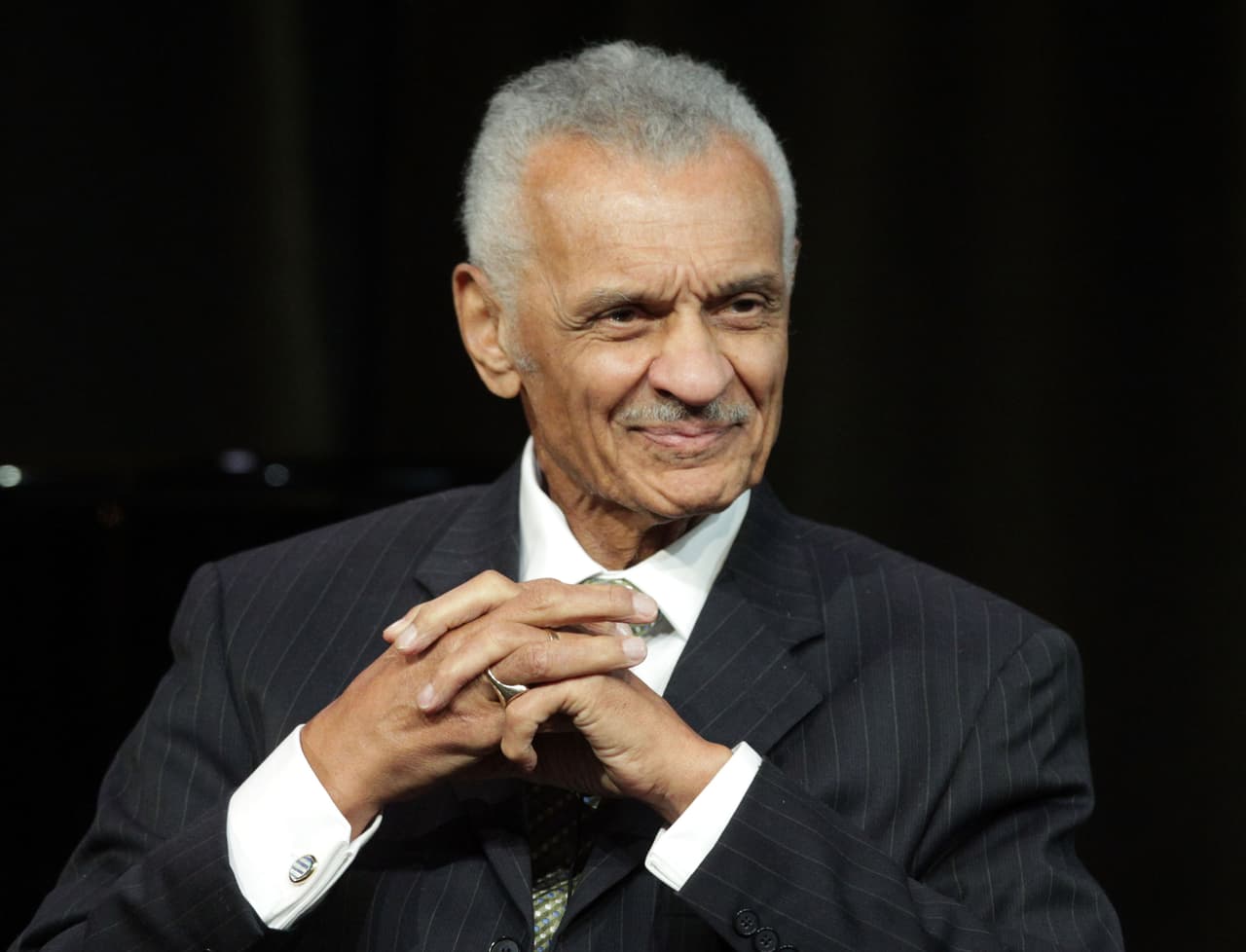 El reverendo C.T. Vivian habla durante el panel 'American Experience: Freedom Riders' en la parte PBS de la gira de prensa 2011 Winter TCA celebrada en el Langham Hotel el 9 de enero de 2011 en Pasadena, California.