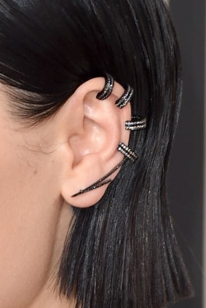 Argollas. Si tu estilo es parecido al de Jessie J, entonces un modelo de 'ear cuff' como este será ideal para ti.