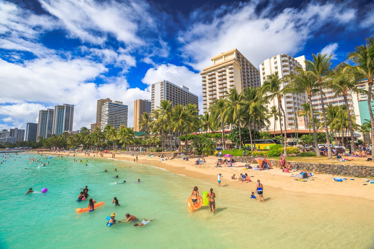 <b>Puesto 6. Honolulu, Hawaii (56.04 puntos)</b>
<br>
<br>Instalaciones recreativas y de entretenimiento: puesto 4.
<br>
<br>Costos: puesto 84.
<br>
<br>Calidad de los parques: puesto 21.
<br>
<br>Clima: puesto 43.
<br>
<br>La ciudad con más porcentaje de parques naturales es Anchorage, Alaska. La que tiene menos parques es Baton Rouge, Louisiana. 
<br>