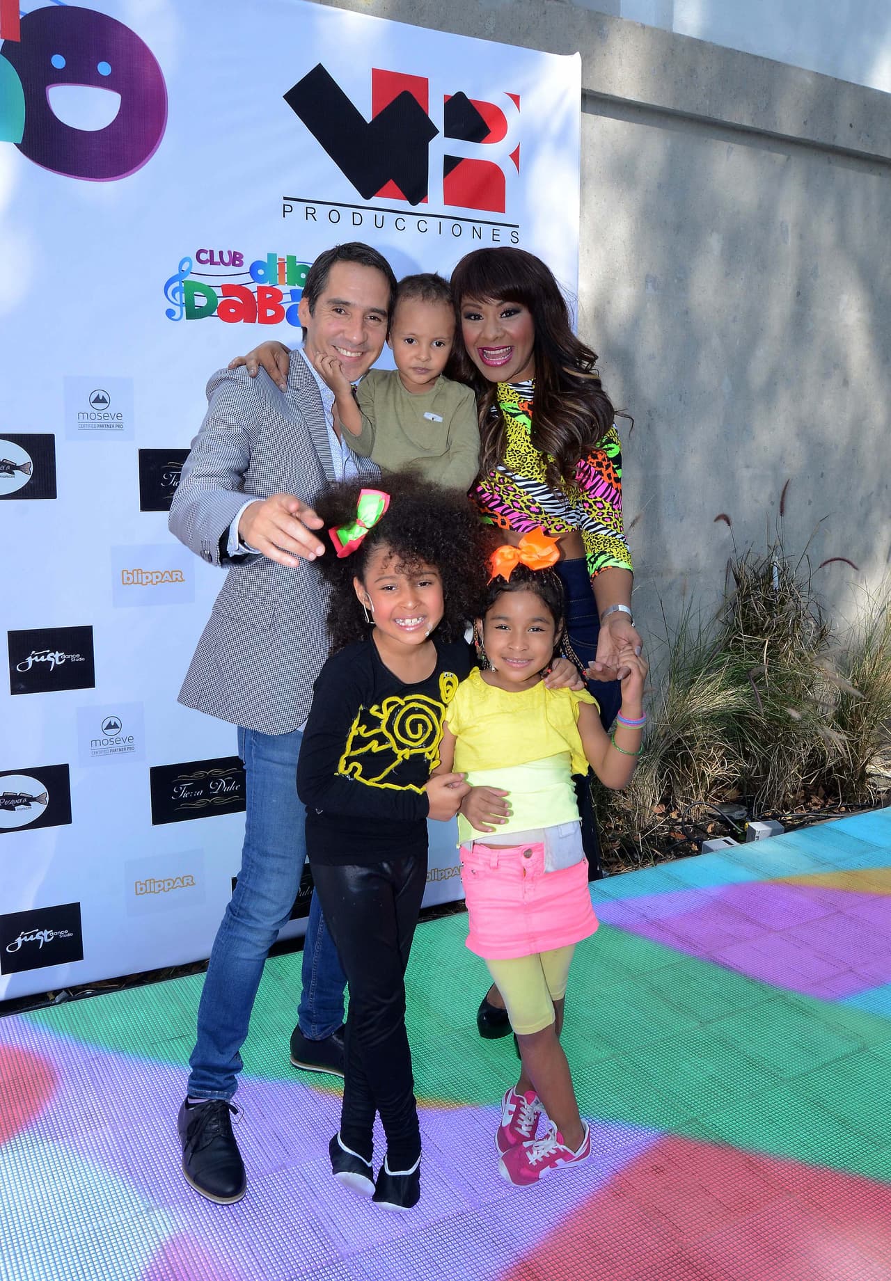 Pero, algo que ha agradecido es que, actualmente, ni ella ni sus cuatro hijos viven ese tipo de rechazo, pues ya "están súper de moda".