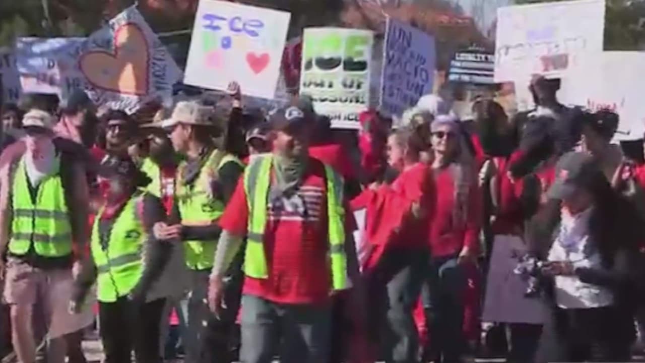 Cientos de maestros y estudiantes se manifestaron en Tucson en contra de los operativos federales
