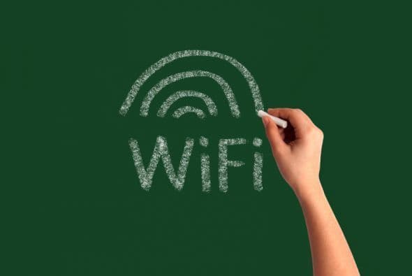 Lugares con Wi-Fi gratis: Cada vez más cadenas de comida y tiendas ofrecen acceso gratis para quienes usan o consumen sus servicios. En algunos lugares hay limitaciones de tiempo.