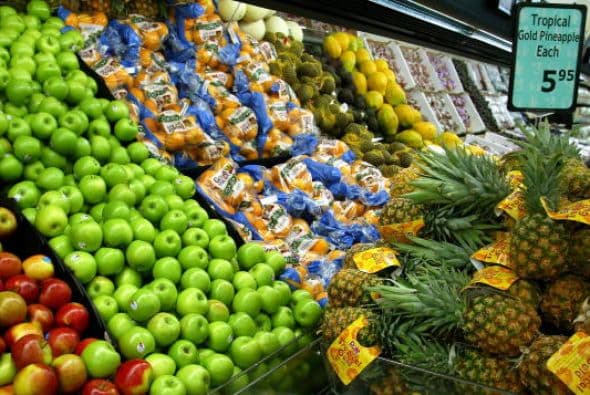 <b><a href="https://twitter.com/YourFoodTown/status/1239611572168863744" target="_blank">Food Town </a></b>informó en sus redes sociales que de 7:00 am a 8:00 am será el horario para que personas de la tercera edad puedan comprar. En las puertas se le pedirá a los clientes una identificación para corroborar que tienen 65 años o más.