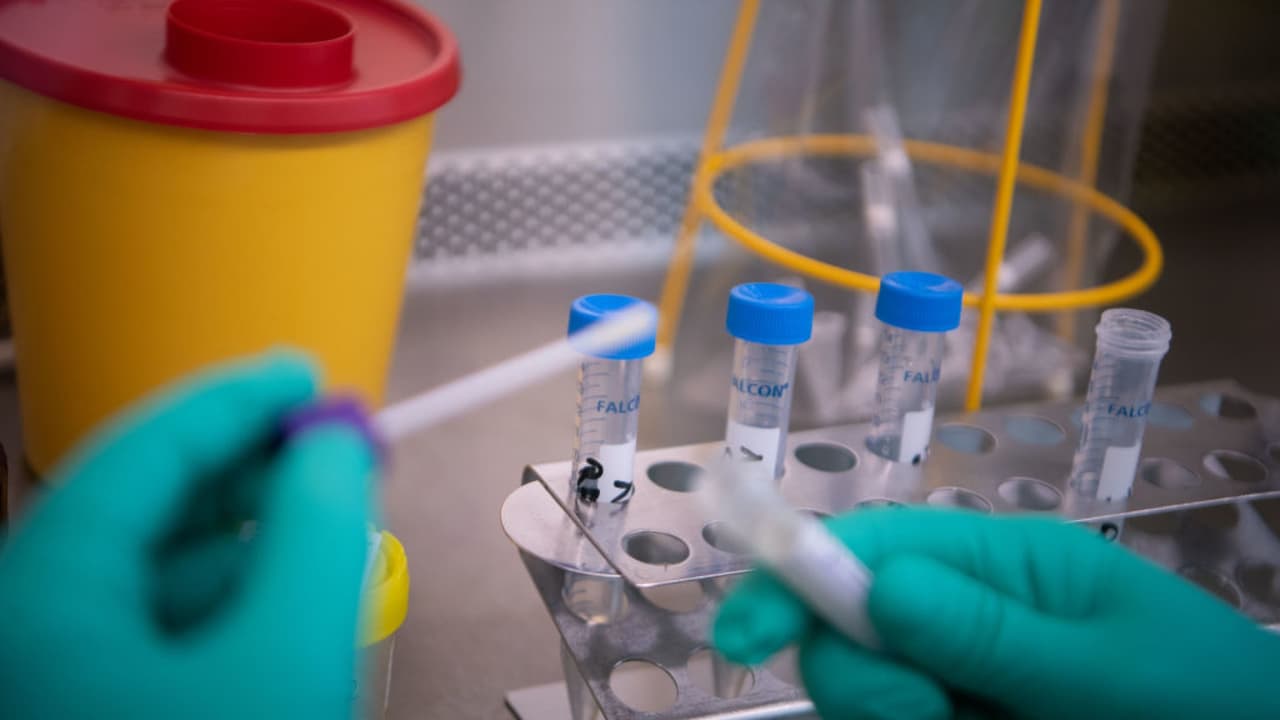 Alcalde de Dallas anuncia estrategia que estarán implementando para combatir el coronavirus