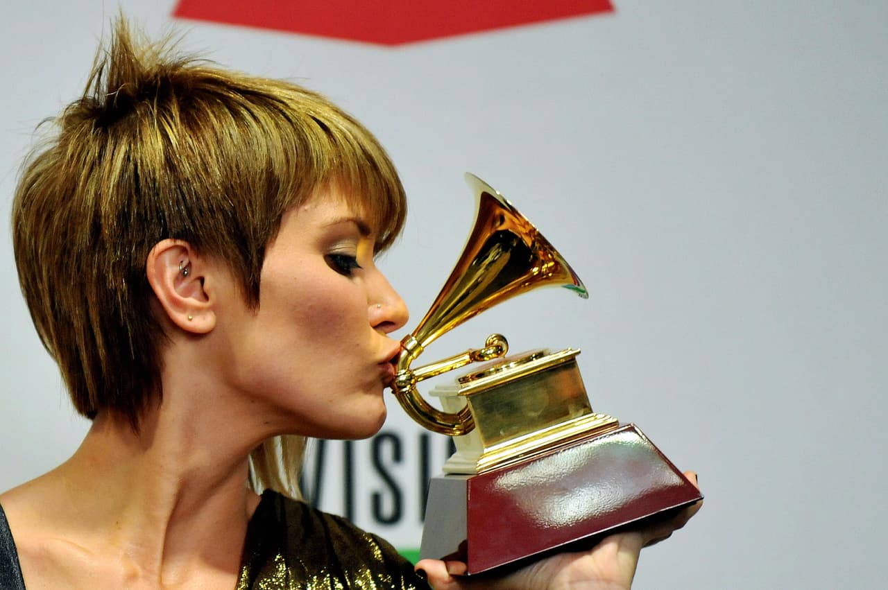 Ese mismo año se llevó a casa el Latin GRAMMY por Mejor Álbum Pop Femenino. También estuvo nominada para la categoría Álbum del Año.