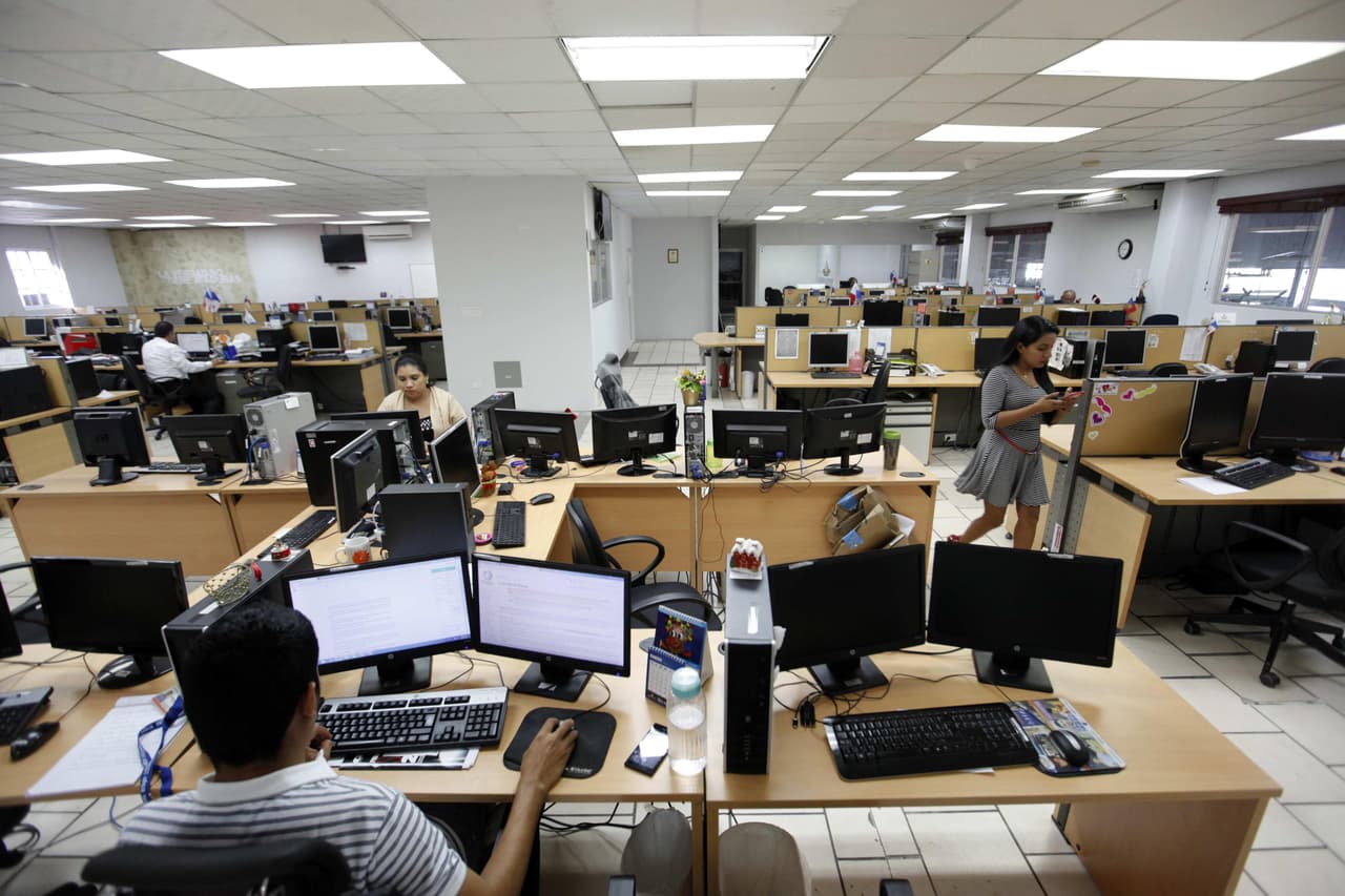 Desde mayo pasado, La Estrella de Panamá y El Siglo han perdido más de un tercio de su publicidad y su plantilla de trabajadores se ha reducido cerca de 25%, hasta los 242 trabajadores.