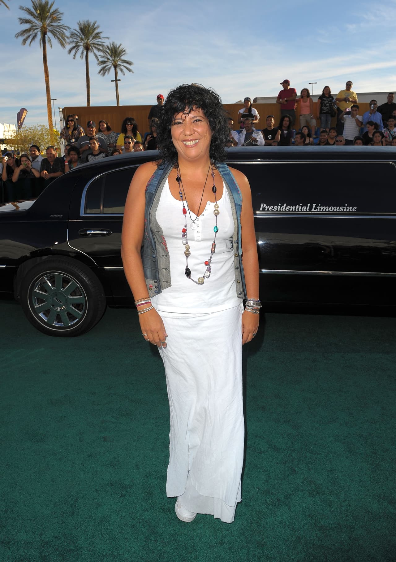 Rosanna se olvidó del glamour de la entrega y se preparó para ir a la playa, o al menos eso parecía.