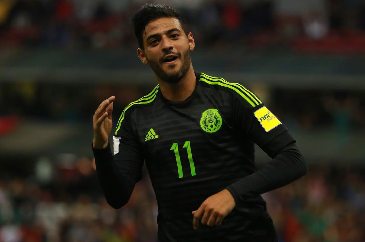 En 2010 fueron publicadas unas fotografías donde la actriz apareció besándose con el futbolista mexicano Carlos Vela.