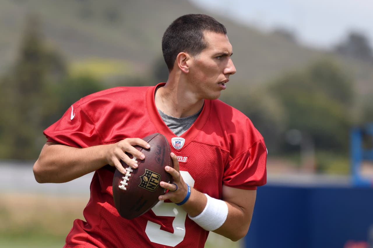 Luis Pérez es un quarterback mexicano que entrena con Los Angeles Rams de la NFL.