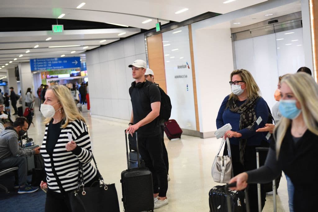 Gobierno de EEUU apela para volver a imponer la mascarilla en el transporte público, tras recomendación de los CDC