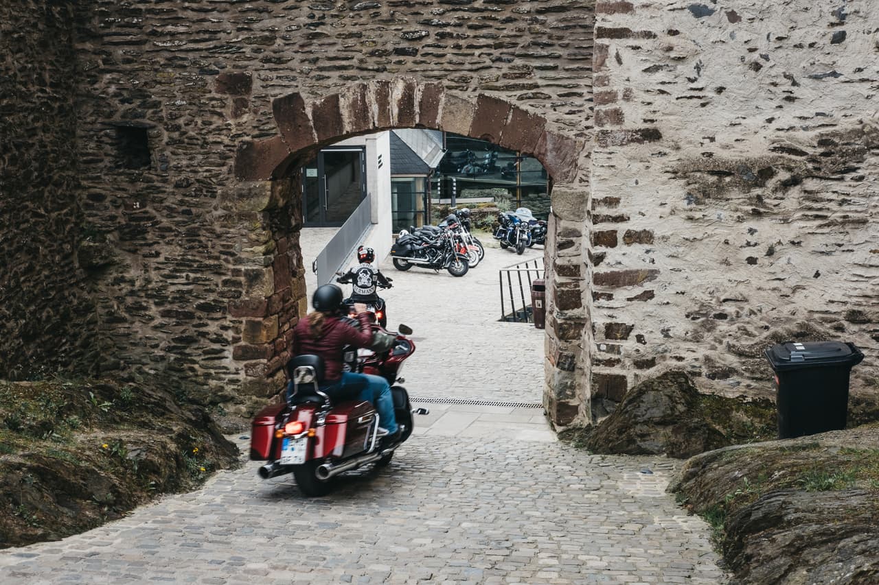 <b>Puesto 11. Luxemburgo.</b> 87.39 puntos. Según el análisis de Bloomberg la baja puntuación de EEUU se debe entre otros factores a la disminución de la esperanza de vida (78.9 años en 2018), debido a las muertes por
<a href="https://www.univision.com/noticias/suicidios/mas-de-47-000-personas-se-suicidaron-en-eeuu-el-ano-pasado-la-cifra-mas-alta-en-50-anos"> <u>sobredosis de drogas y suicidios.</u></a>