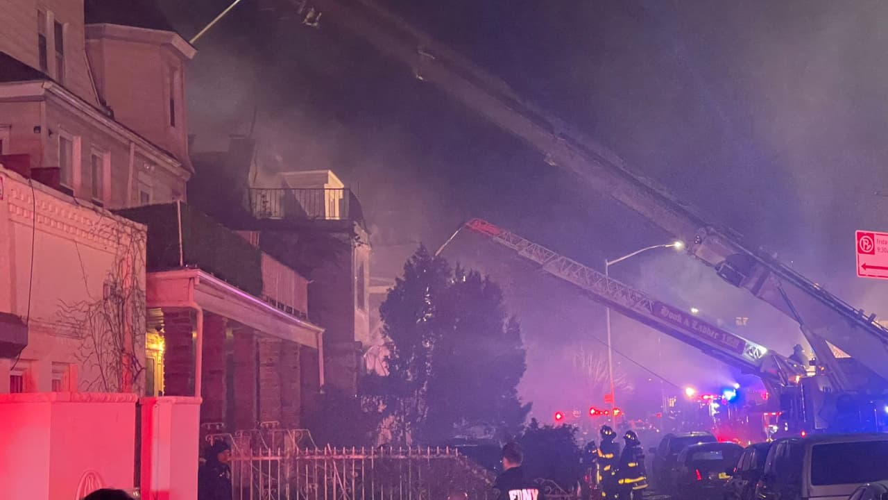 Se incendia un edificio de tres pisos en Brooklyn