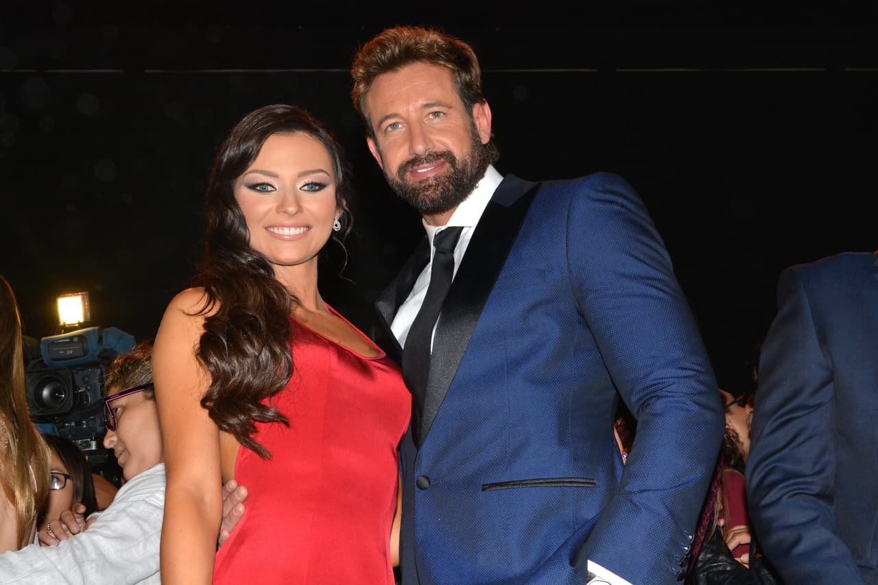 La actriz dio detalles, a través de un 
<a href="https://www.univision.com/famosos/acoso-e-infidelidad-geraldine-bazan-revela-el-crudo-final-de-su-historia-de-amor-con-gabriel-soto-fotos" target="_blank">video en YouTube</a>, de los engaños que sufrió y notó desde que se realizó la presentación de la obra 'Por qué los hombres aman a las cabronas', en febrero de 2018, pues Baeva ya la miraba de forma "hostil".