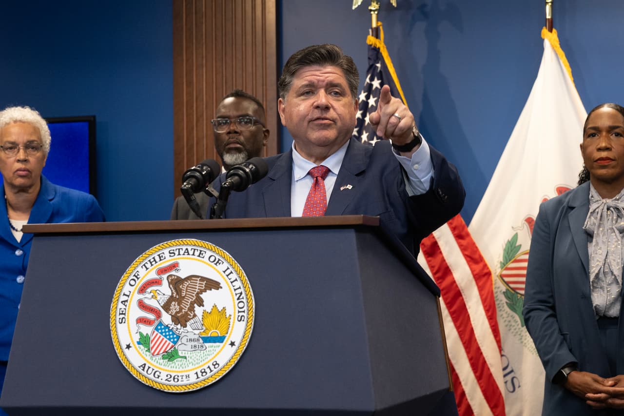Pritzker lanza preguntas abiertas a la administración Trump por operativos federales en Illinois