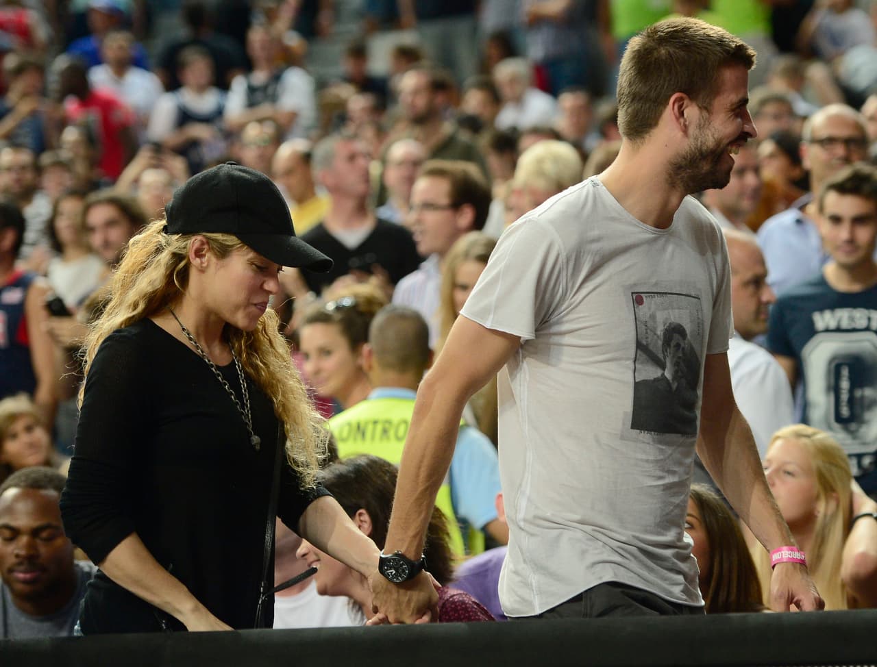 No lo suelta para nada.