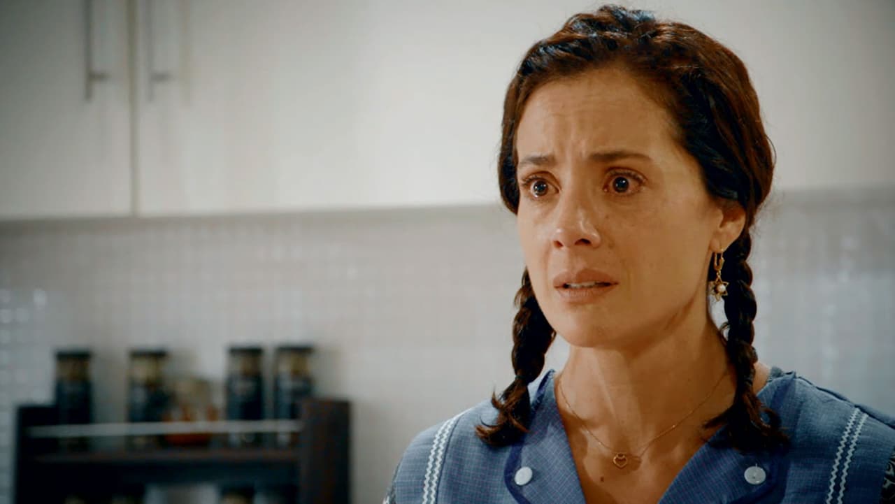 Una tragedia empaña su felicidad cuando sus queridos patrones mueren en un accidente aéreo y la nombran heredera de un millón de dólares. Aunque no está interesada en el dinero, pasará de ser la nana a una millonaria mujer, lo que provocará la ira de varios integrantes de los Medina. No te pierdas el estreno por 
<b><a href="http://www.univision.com/">Univision</a></b>.