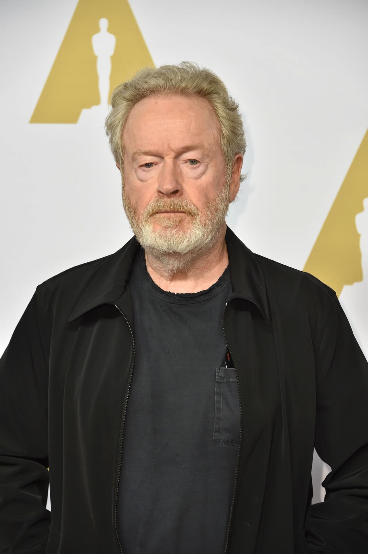 El señor Ridley Scott, amable pero con seriedad absoluta.