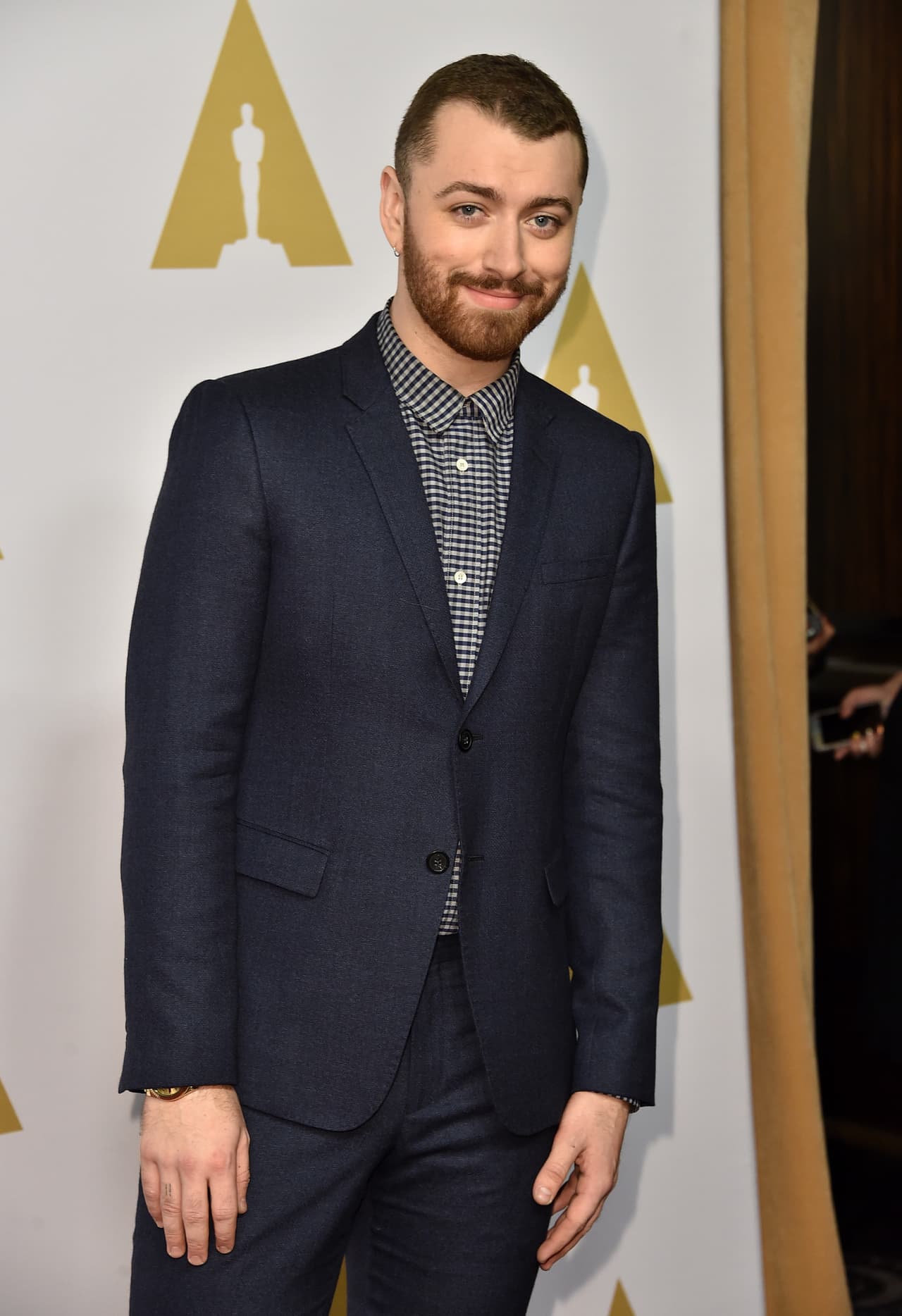 ¿Eres tú Sam? O es él, o es el primo desnutrido. ¡Qué manera de bajar tallas señor Smith!