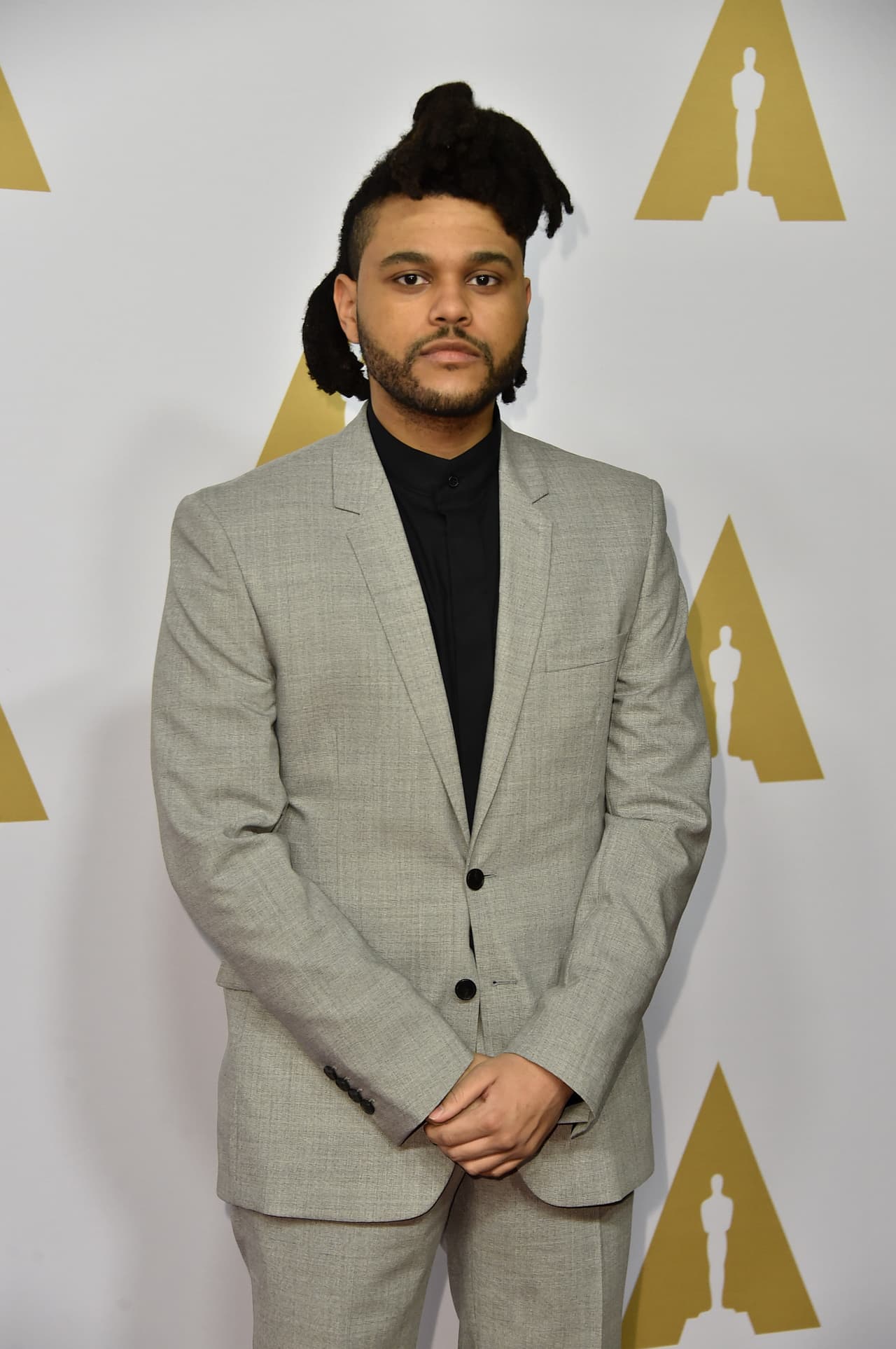 The Weeknd es el cantautor favorito a llevarse la estatuilla dorada de este año.