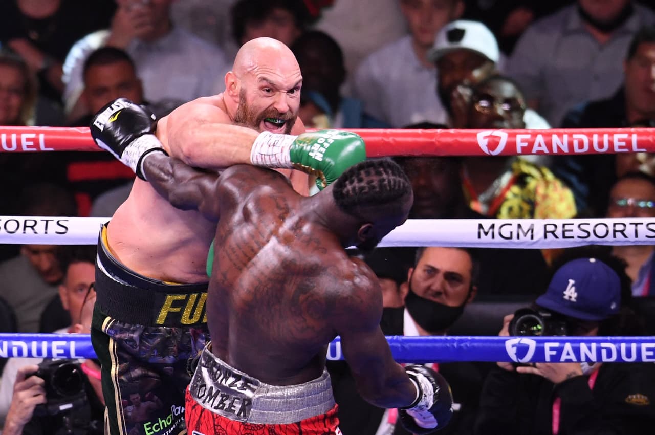 Tyson Fury derrotó por la vía de nocaut a Deontay Wilder en un plaito que no tuvo tregua, ambos boxeadores visitaron la lona.