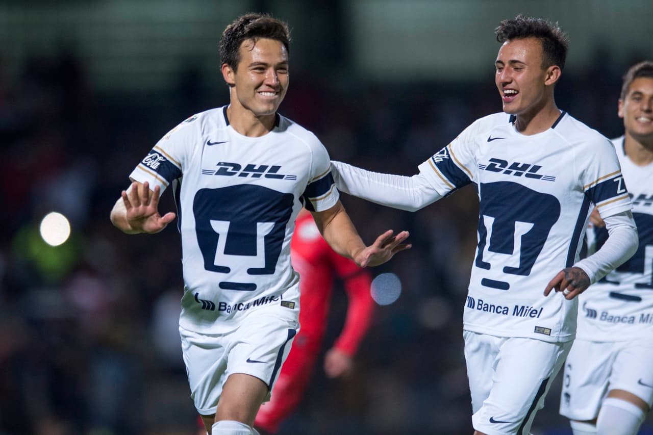 En el cobro desde el punto penal el mexicano engañó al portero y cruzó su remate para opner el 3-1.