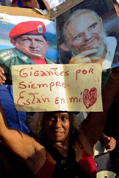 Opositores y oficialistas salieron a las calles de Venezuela en el marco de esta celebración.