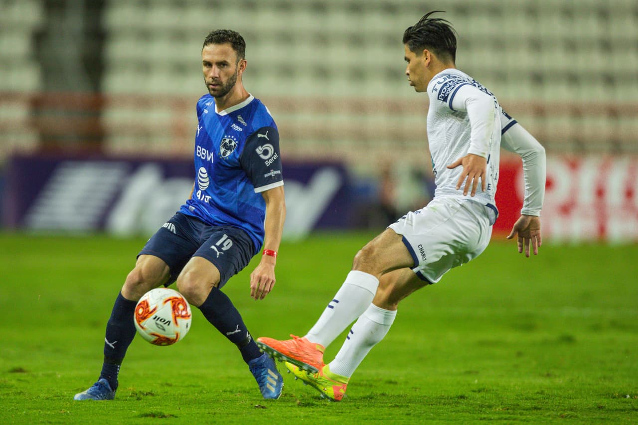 Los Rayados tienen un poco más el balón, y Pachuca se organiza de una gran manera.