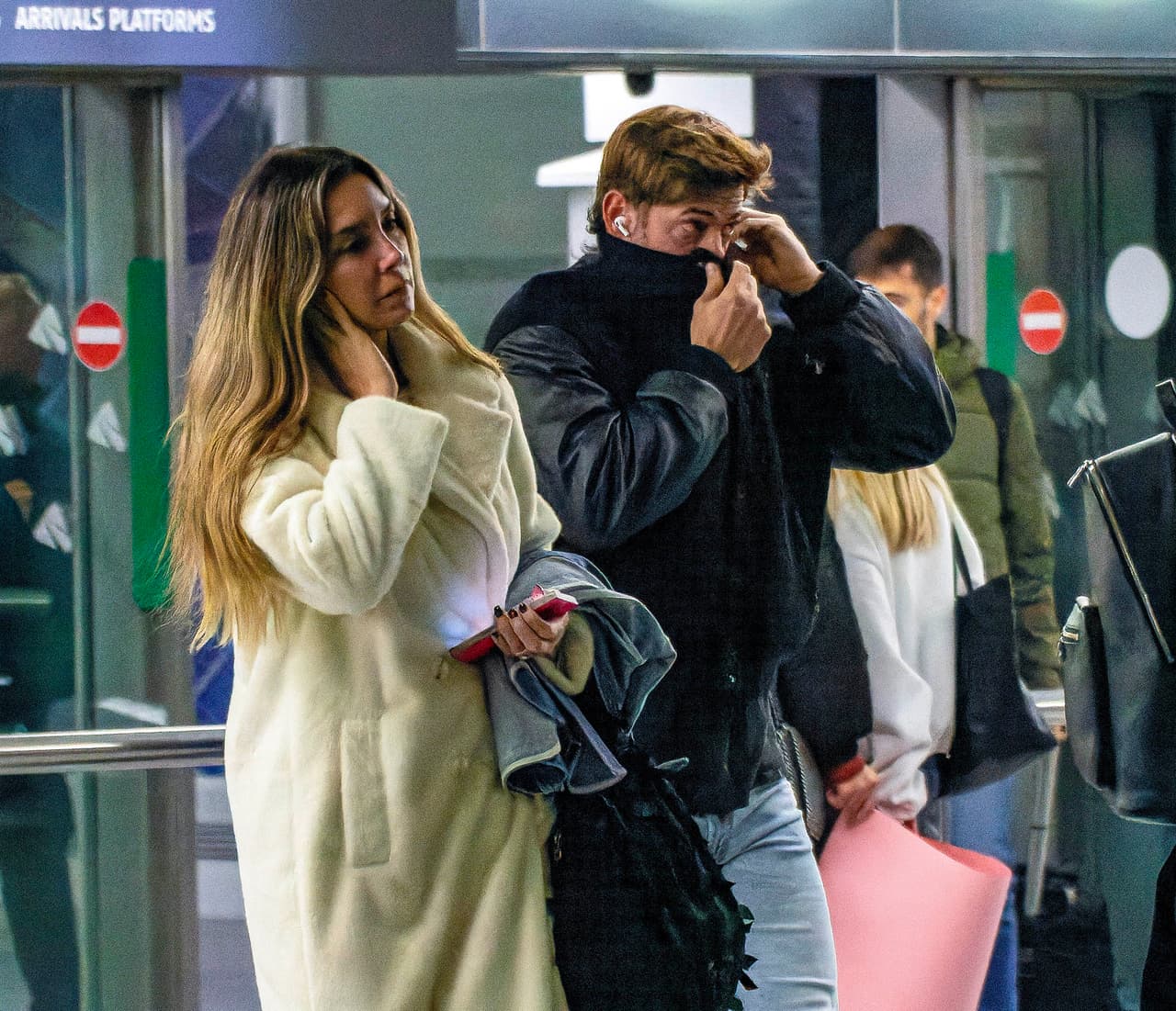 Tras el flechazo, comenzaron una relación amorosa, la cual se ha distinguido por sus varias rupturas y reconciliaciones a lo largo de 19 años.
<br>