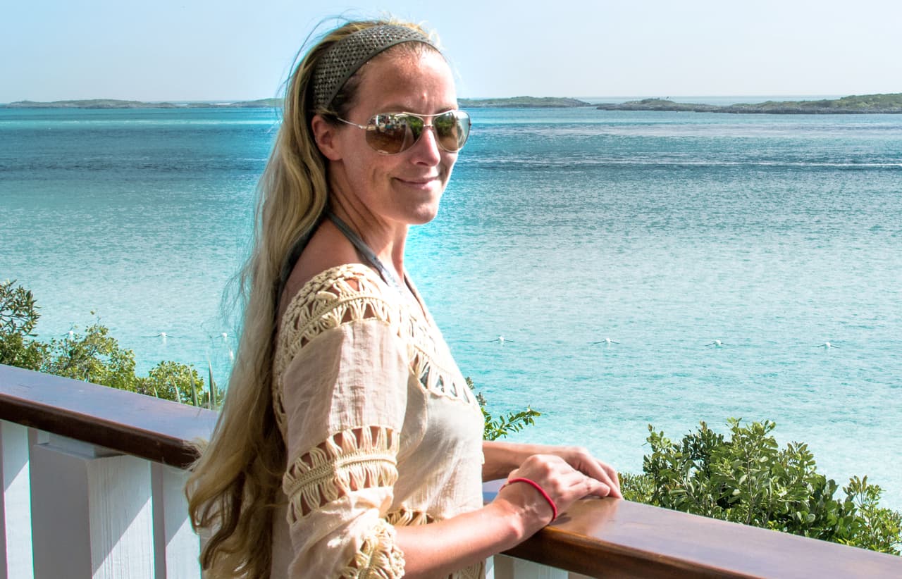 Cerca de 20 cerditos viven en la isla de Big Major Cay.