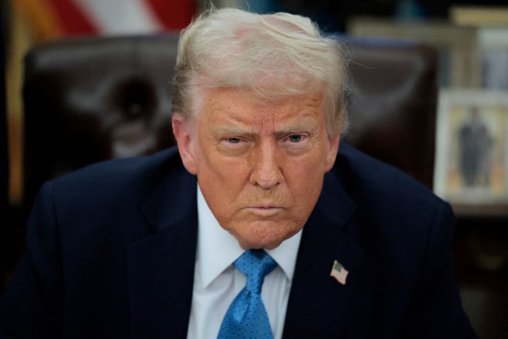 Aranceles, amenazas y narcos: las tácticas de Trump para presionar a Sheinbaum