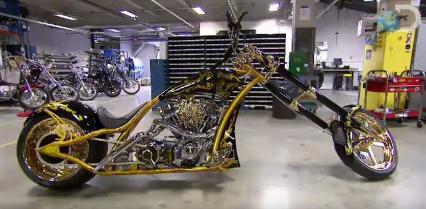 El vehículo que cierra esta galería no es precisamente un automóvil, sino una excéntrica motocicleta encargada por Trump, fabricada con piezas de oro de 24 quilates. El proceso de desarrollo pudo ser visto en la emisión de la cadena NBC "American Chopper". "Esta motocicleta es única en el mundo y sólo Donald Trump la posee”, dijo Paul Teutul, amigo personal del magnate y reconocido creador de motocicletas personalizadas.