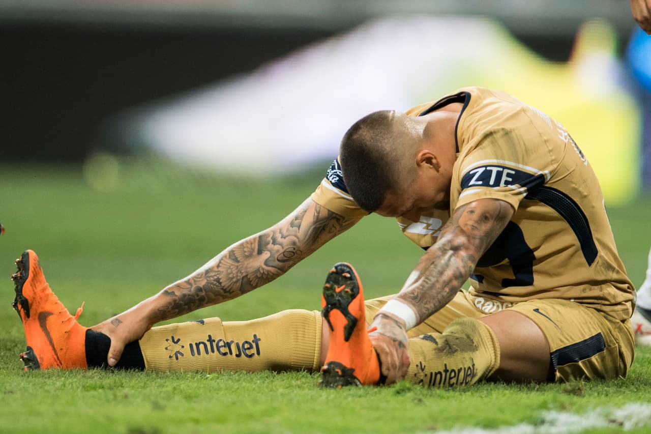 Lesión de tobillo con Pumas. Fuera 25 días y tres partidos. Del 2 al 27 de octubre del 2017.