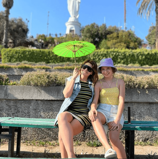 <b><a href="https://www.univision.com/entretenimiento/cultura-pop/la-hija-de-itati-cantoral-cumplio-13-anos-y-es-tan-hermosa-como-su-mama-esta-enorme">María Itatí</a> </b>es hija de la actriz que dio vida a Soraya Montenegro en la telenovela ‘María, la del barrio’ (1995) y, desde pequeña, ha cautivado a los fans de su mamá por su gran parecido.