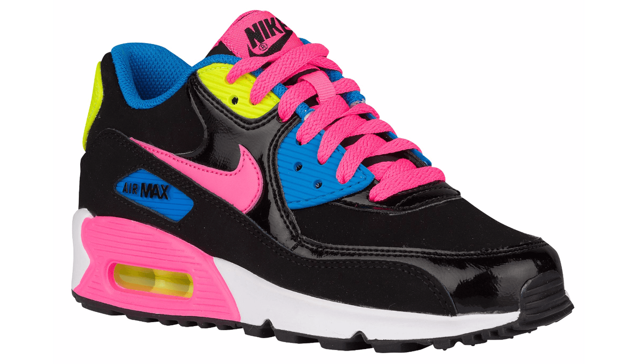 Nike Air Max 90. Para el estilo no hay edad; para muestra, los increíbles diseños de Nike, disponibles tanto para adultos como para niños. Sus primeros AirMax, edición Girls’ Grade School, se convertirán en una tradición, año con año o colección tras colección, ¡te lo aseguramos! ($85USD; Kids Foot Locker)
