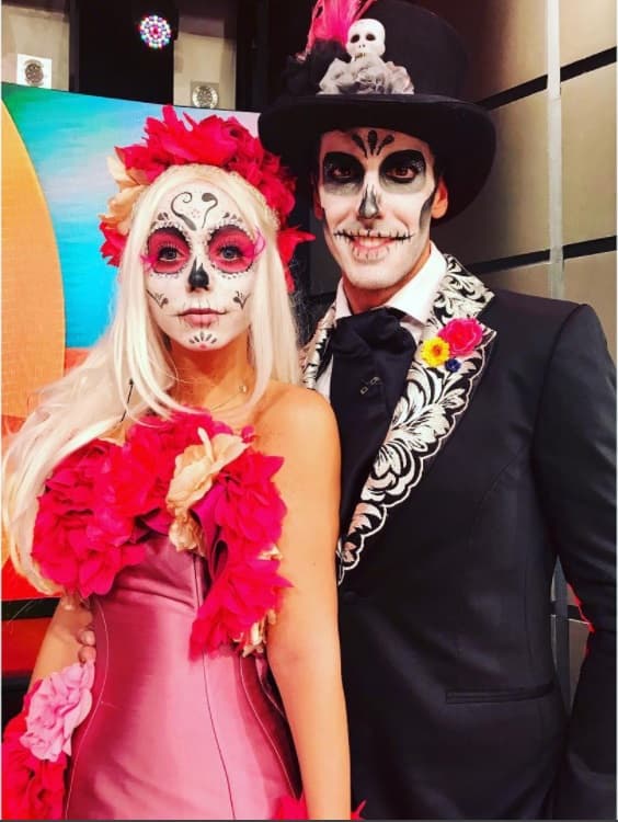 Natalia Telléz y Pedro Prieto formaron una pareja muy elegante con la caracterización del Día de Muertos.